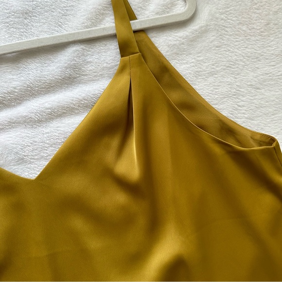 2/$30 Thyme Maternity Satin V-Neck Cami, Large - Picture 4 of 10